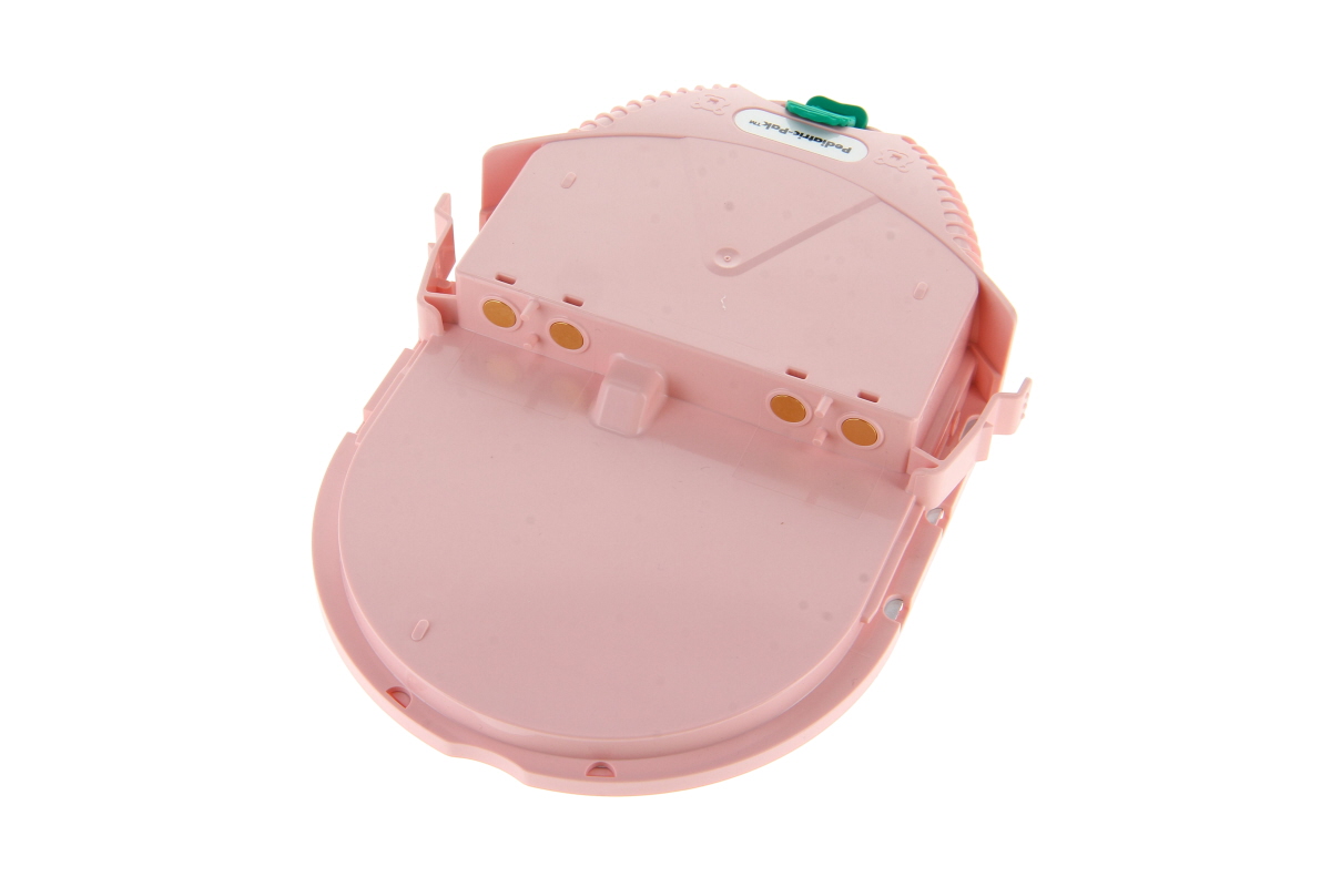 Light pink, rounded defibrillator cartridge on white background. Grooved top with green ‘Pediatric-Pak™’ inscription. Bottom has four gold-coloured contacts for lithium battery and paediatric electrodes. For Heartsine Samaritan PAD AED.