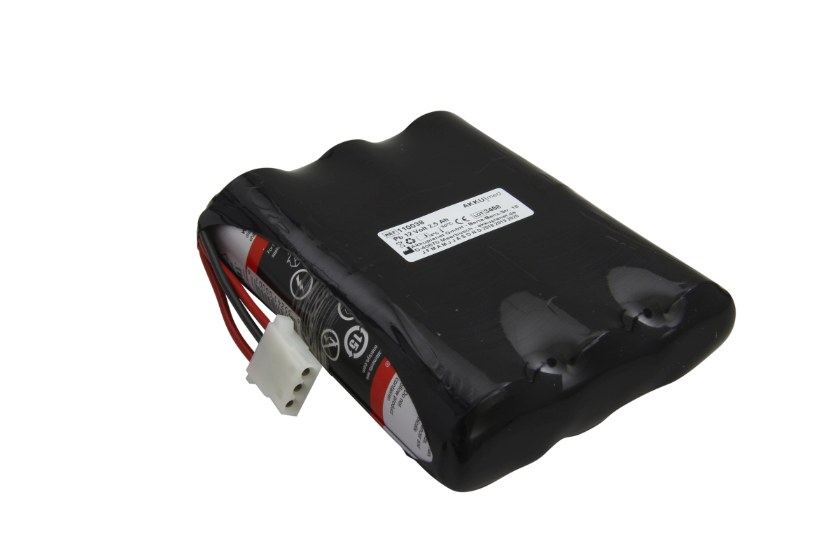 Schwarzer AKKUmed Bleiakku passend für HP Defibrillator/Monitor 43100A, 43110A, 43120A. Rechteckige Batterie aus zylindrischen Zellen, schwarzer Mantel, weißes Etikett "12 V 2,5 Ah". Rot/Schwarz-Kabel zum weißen 3-pol. Stecker.