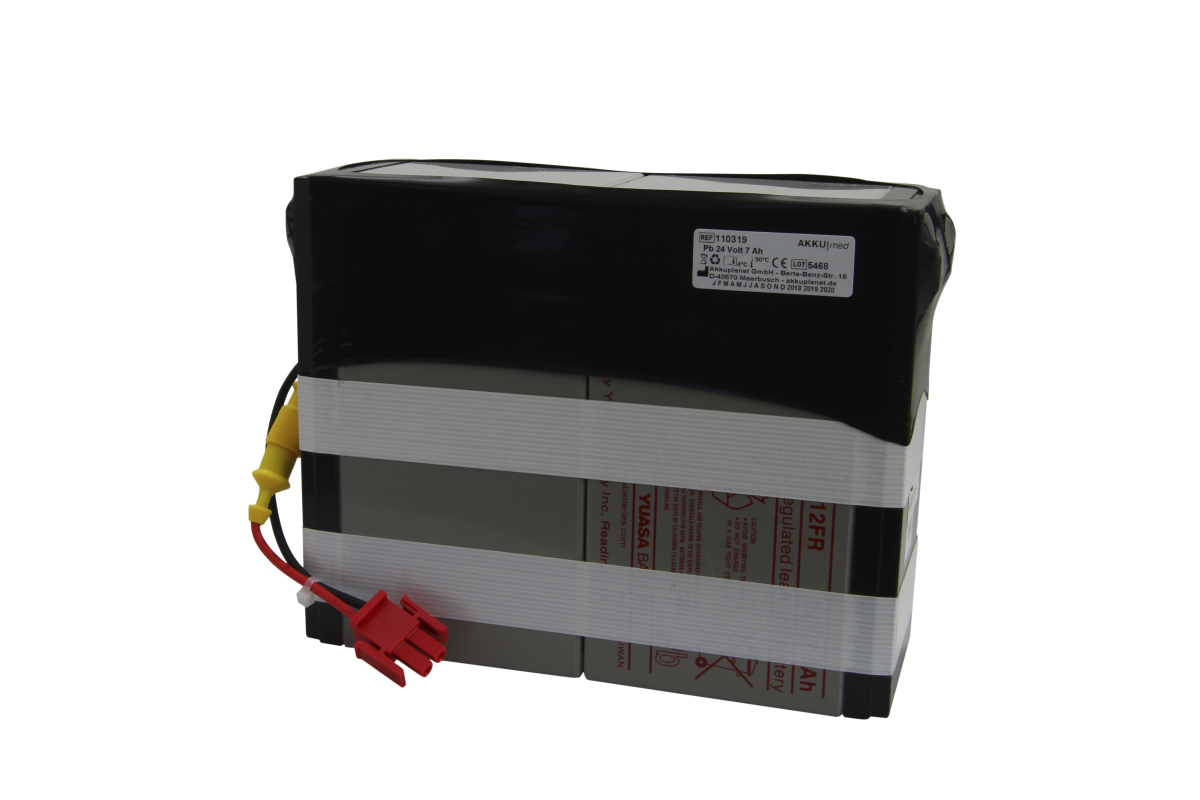 Schwarzer AKKUmed Bleiakku (Pb) 24V 7Ah mit sichtbaren Zellen, mit weißem Klebeband fixiert. Seitlich schwarze, rote und gelbe Kabel zum roten Stecker. Ersatzakku passend für Covidien Puritan Bennett 840.