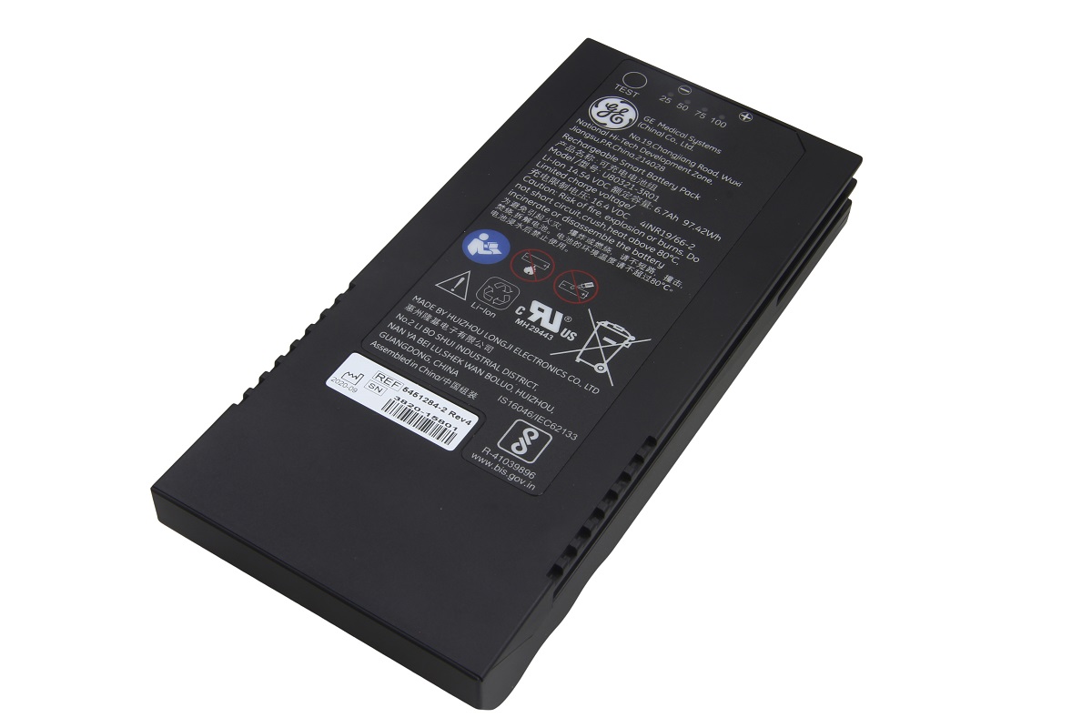 Schwarzer Lithium-Ionen-Akku Typ 5451284-2 Rev4 für GE Healthcare Logiq E R6. Oberseite mit weißen Beschriftungen: 14,54V, 6,7Ah, 97,42Wh sowie Warnhinweisen und Herstellerinfo (GE Medical Systems China). Seitlich feine Rillen.