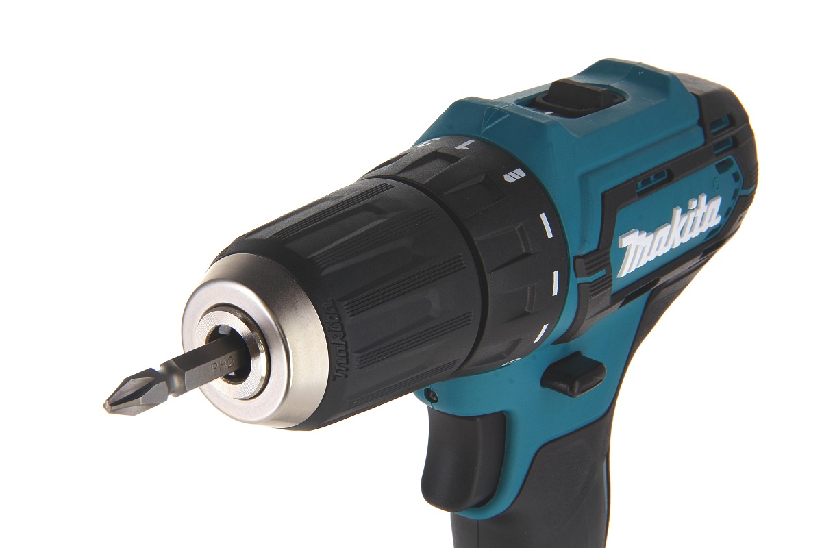 Compact, turquoise-coloured Makita DF333DSAE cordless drill/driver, viewed at an angle from the front right. A silver PH double-ended bit is inserted in the chuck. The chuck and front housing are black, with white numbers/markings.