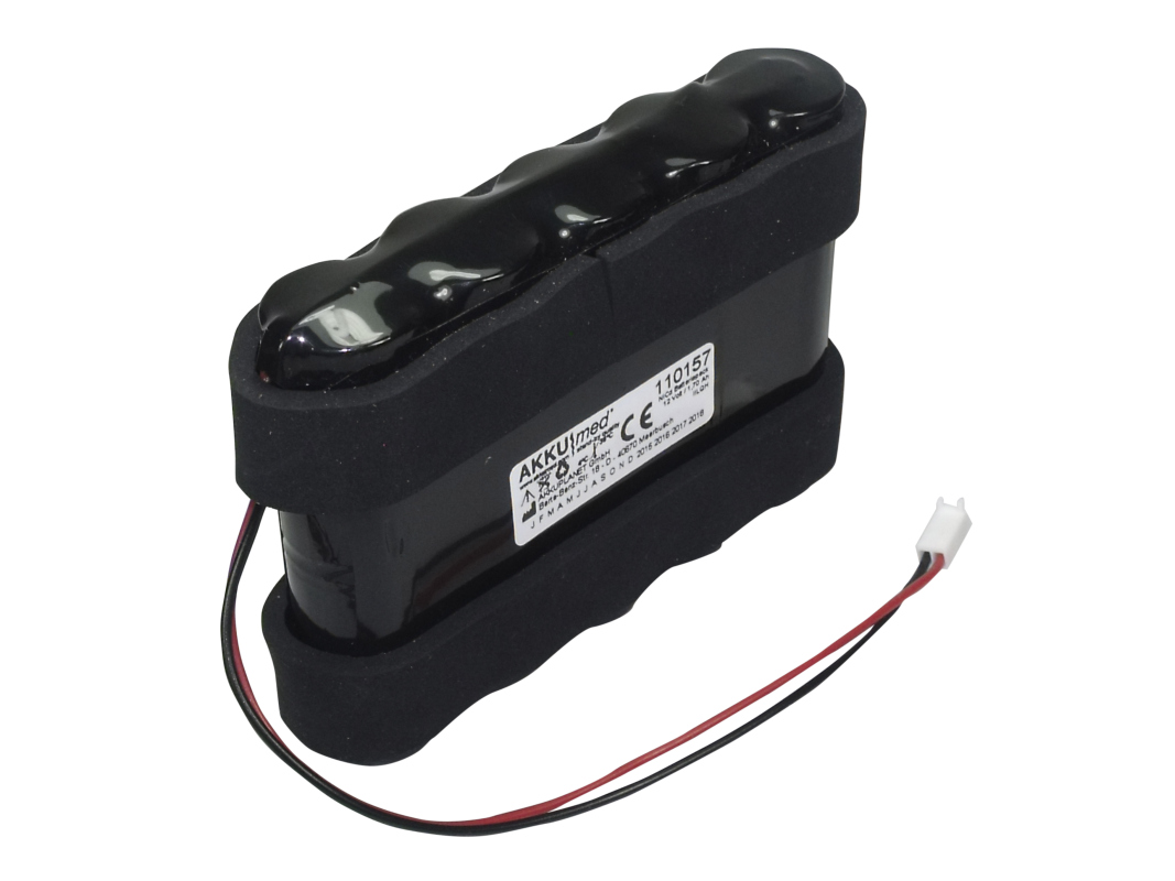 Black ‘ AKKUmed ’ NC rechargeable battery for suction pumps, featuring six cylindrical cells encased in black foam. White label: ‘AKKUmed ’, ‘12 Volt 1.70 Ah’. Two cables (red, black) with a white connector.